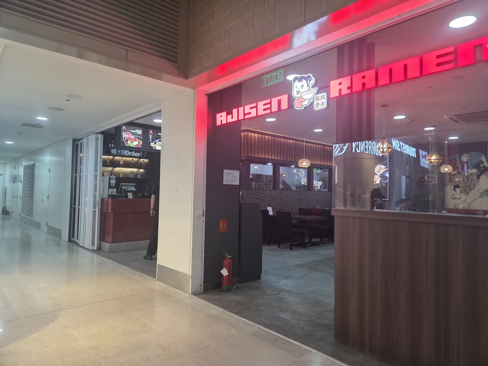 ウランバートル空港内のラーメン屋